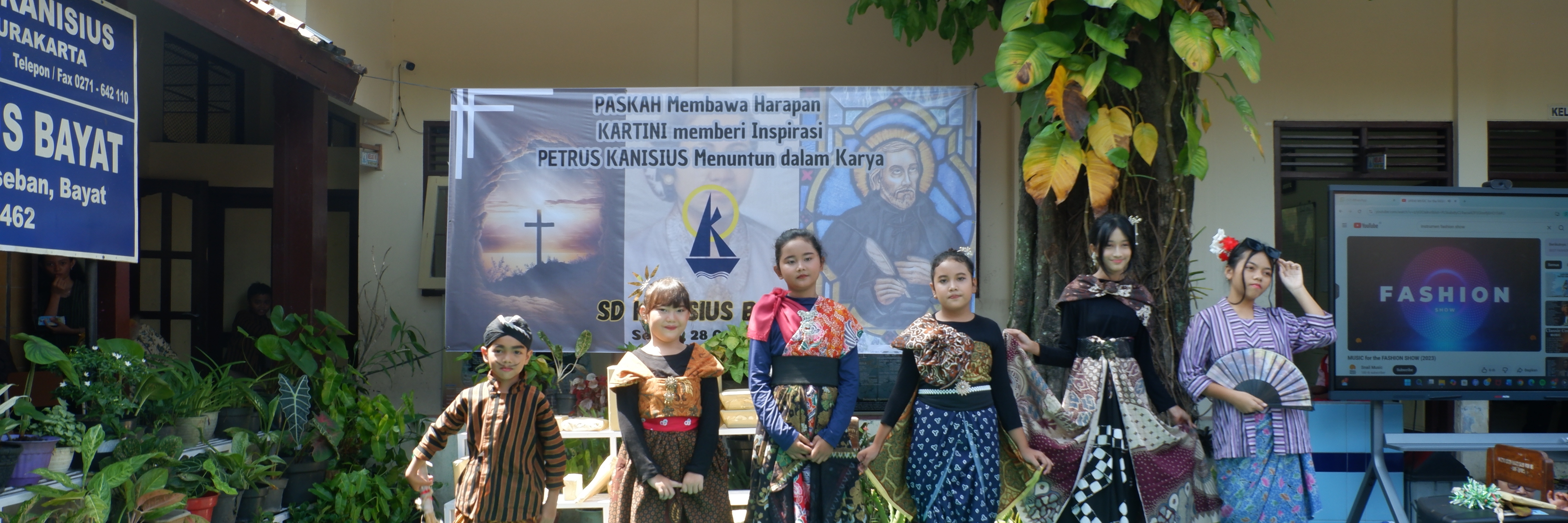 Peragaan Busana Lokal